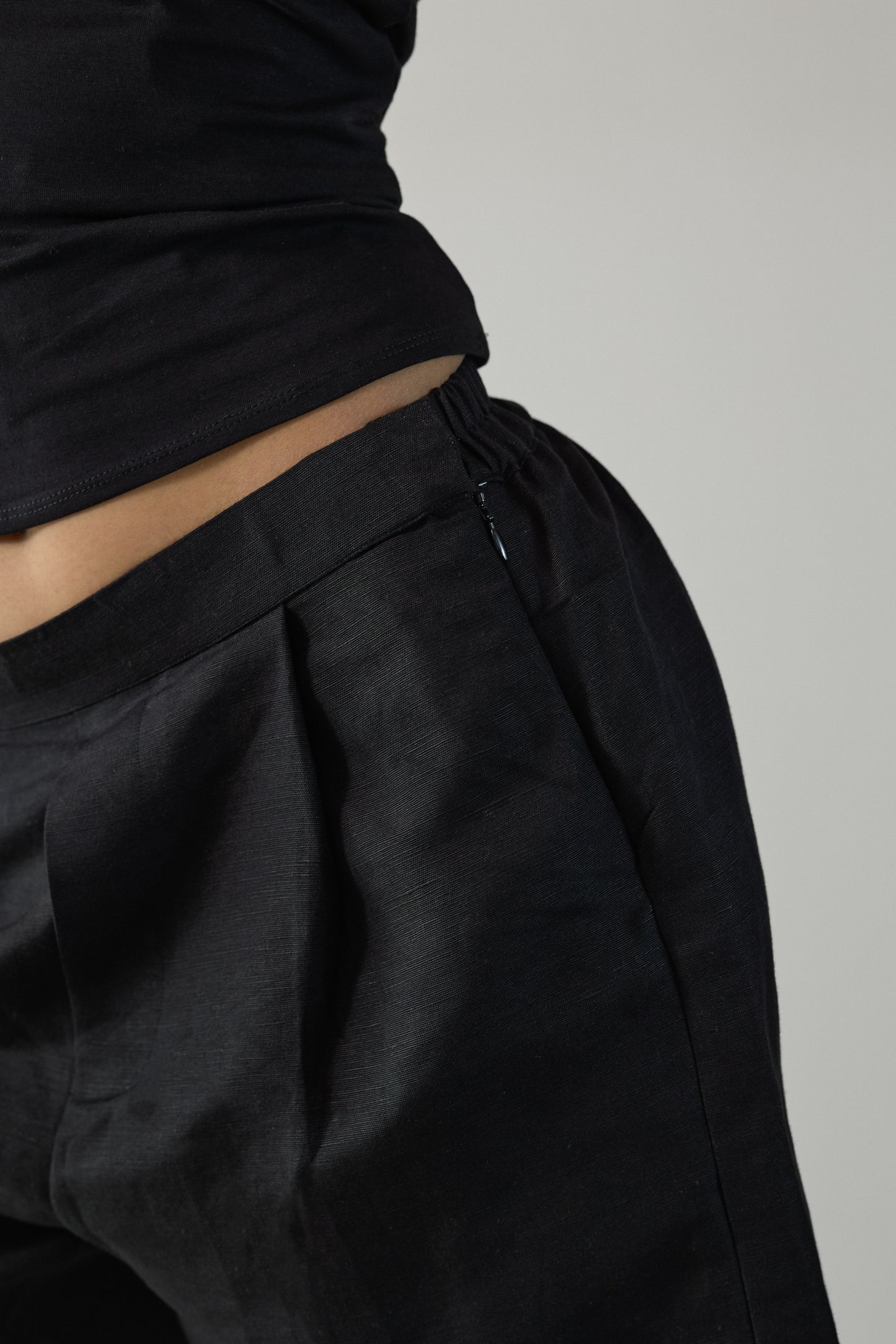 The City Bermuda Shorts- Black
