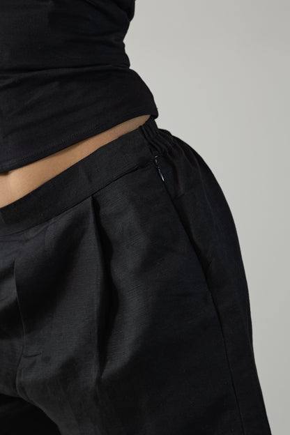 The City Bermuda Shorts- Black