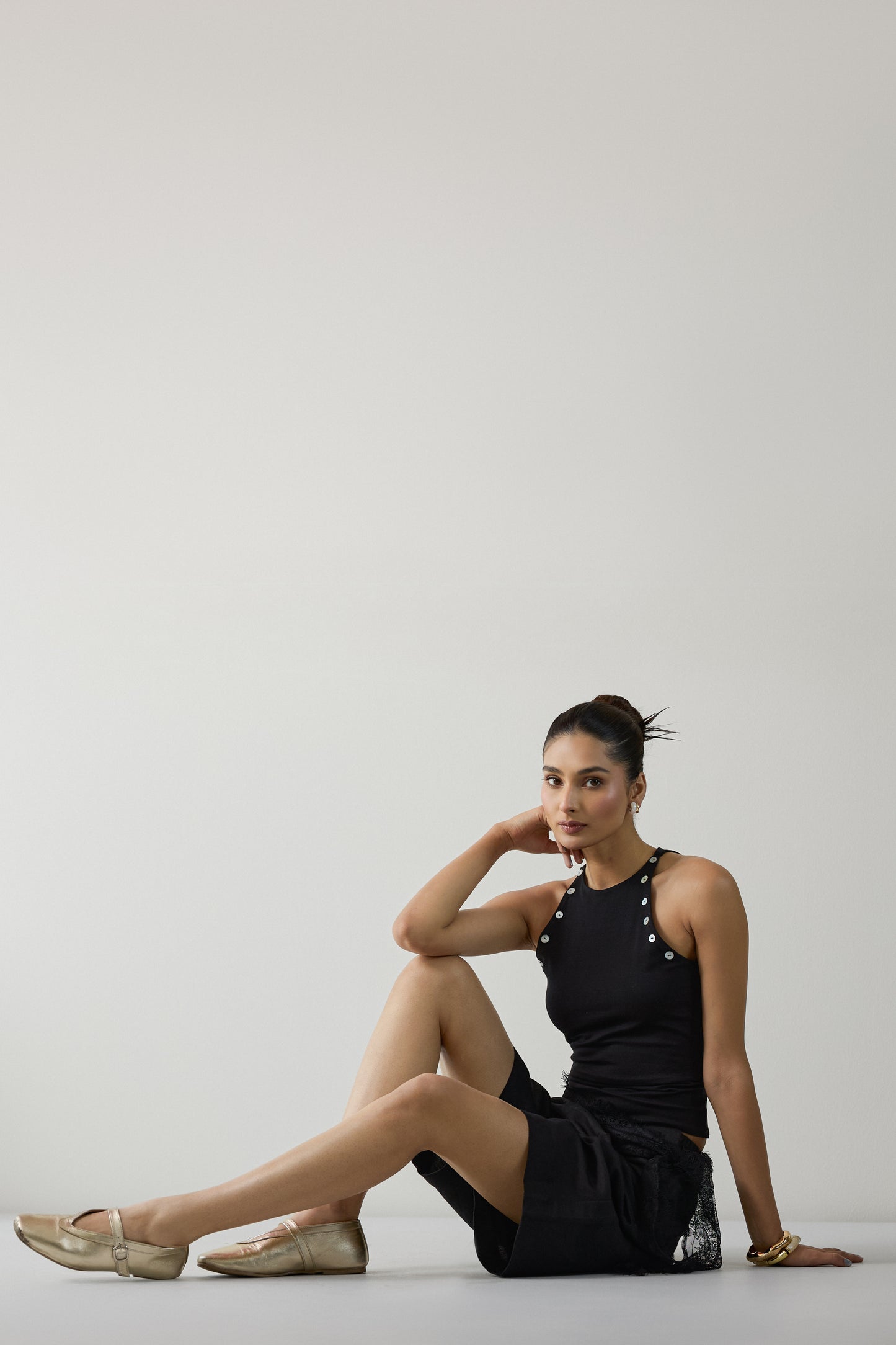 Shell Button Top- Black