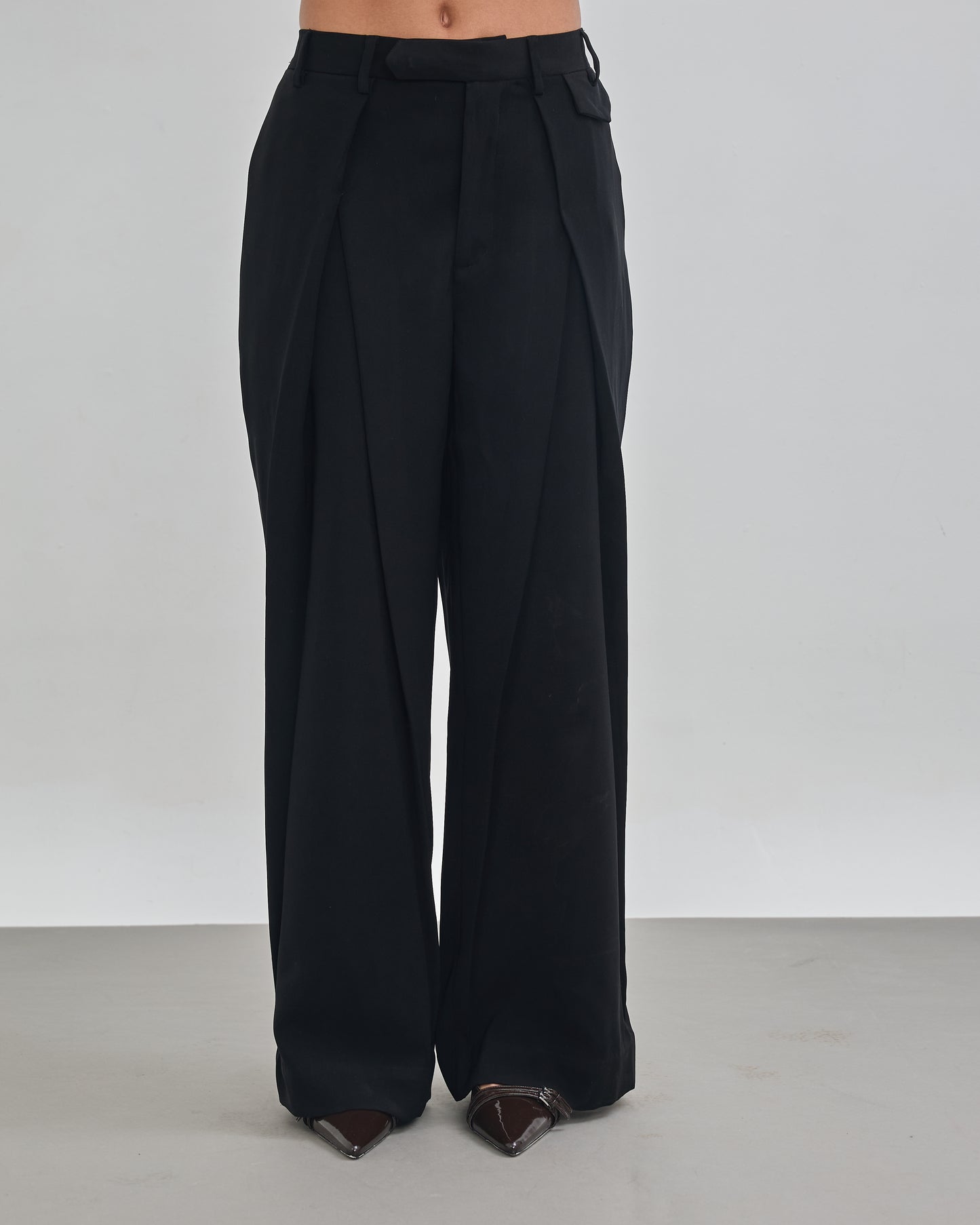 The Refined Pleated Trousers - Black