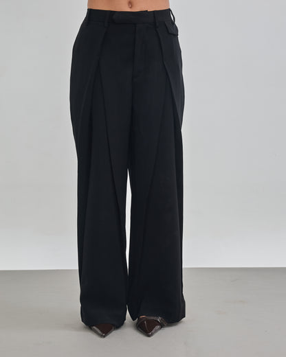 The Refined Pleated Trousers - Black