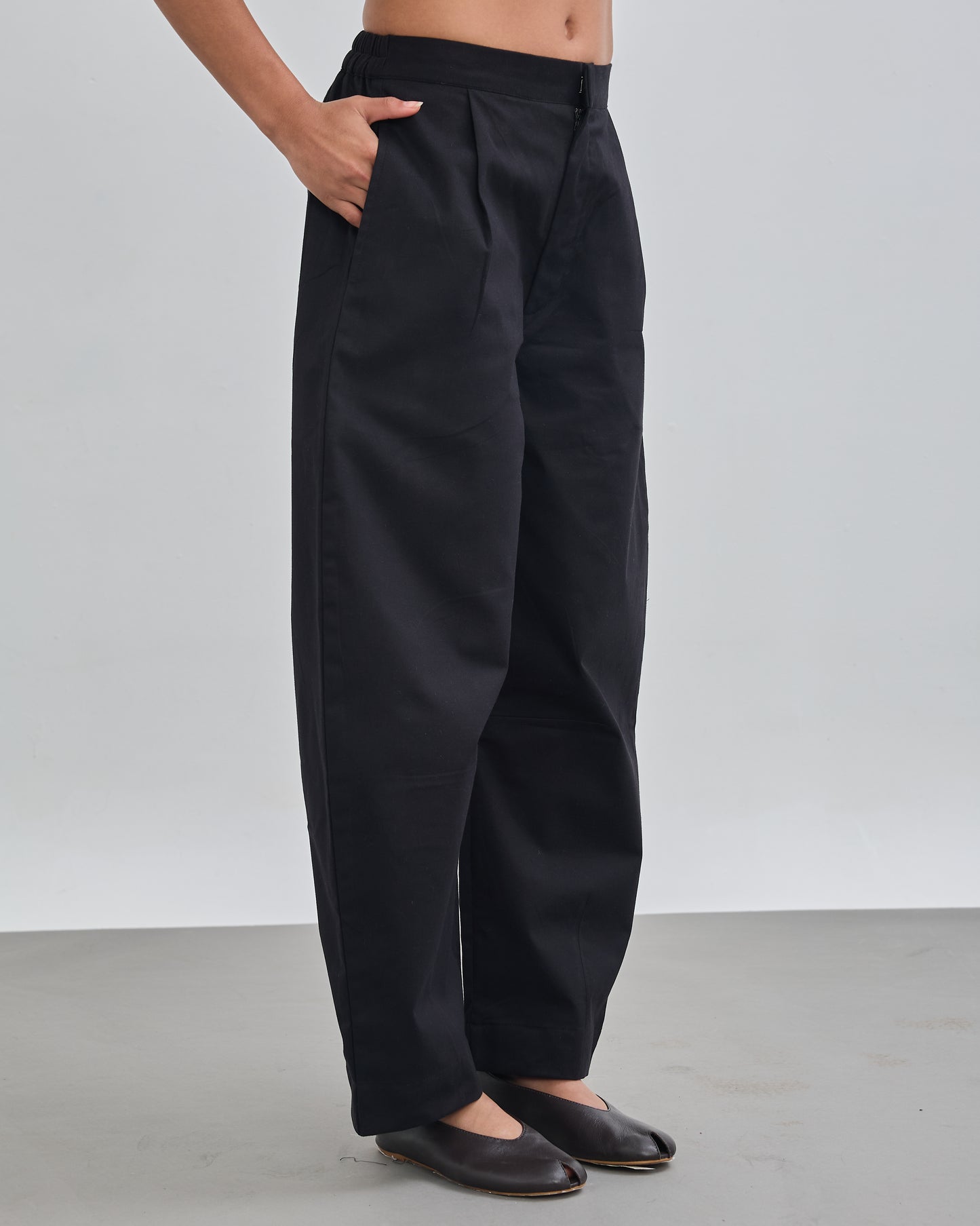 The Arc Barrel Pants - Black