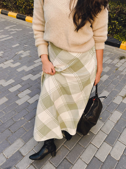 High-waisted green plaid skirt for women